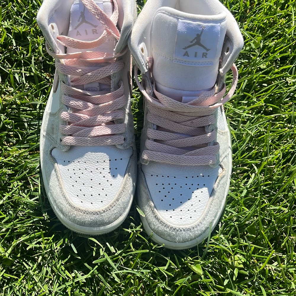 Nike Women's White and Grey Trainers